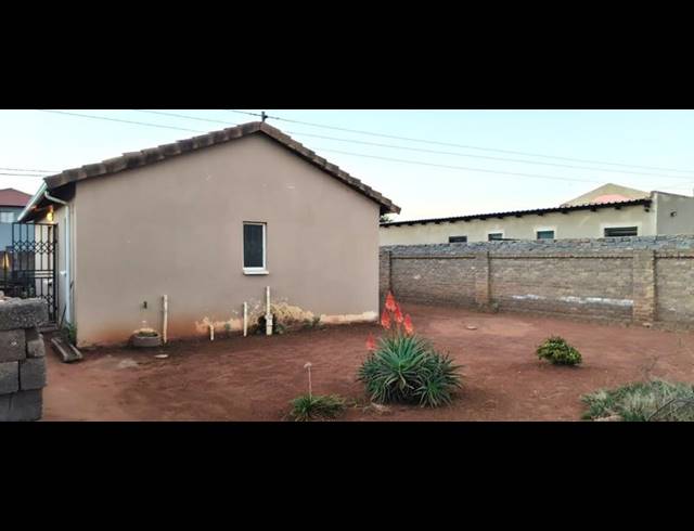 3 BEDROOM HOUSE FOR SALE IN PROTEA GLEN EXT
